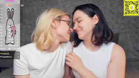Violet and Isabel online show from June 23, 2026, 7:23 pm