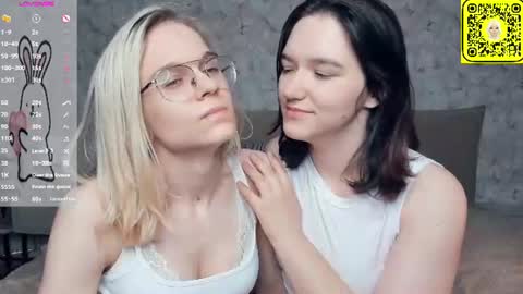 Violet and Isabel online show from June 28, 2026, 7:42 pm