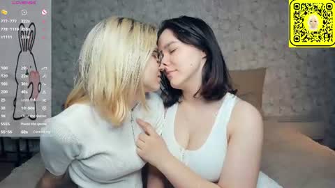 Violet and Isabel online show from June 30, 2026, 7:15 pm