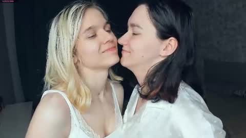 Violet and Isabel online show from July 13, 2026, 8:33 pm
