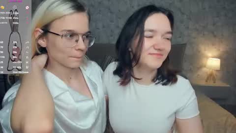 Violet and Isabel online show from July 25, 2026, 7:11 pm