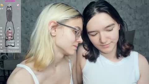 Violet and Isabel online show from July 28, 2026, 7:26 pm