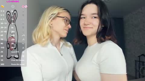 Violet and Isabel online show from July 31, 2026, 7:24 pm
