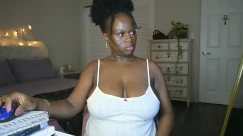 Snapshot of ladiosa_selene chatting on July 23, 2026, 2:42 am La Diosa Selene online show from July 23, 2026, 2:42 am