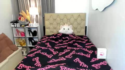 Snapshot of lady_moriseth chatting on January 19, 2025, 8:29 am lady_moriseth online show from January 19, 2025, 8:29 am