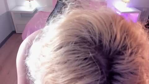 Snapshot of lady_noize chatting on February 28, 2025, 8:28 pm Lady online show from February 28, 2025, 8:28 pm