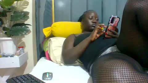 Snapshot of ladyblossoms19 chatting on December 9, 2024, 6:57 pm lindah32 online show from December 9, 2024, 6:57 pm