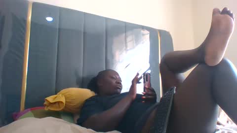 Snapshot of ladyblossoms19 chatting on December 11, 2024, 7:09 am lindah32 online show from December 11, 2024, 7:09 am