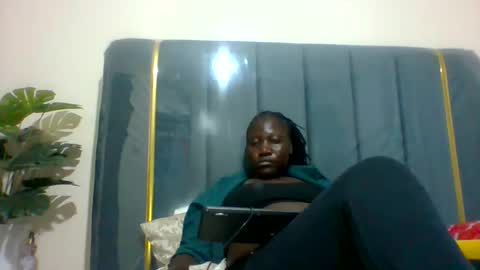 Snapshot of ladyblossoms19 chatting on December 16, 2024, 9:31 pm lindah32 online show from December 16, 2024, 9:31 pm