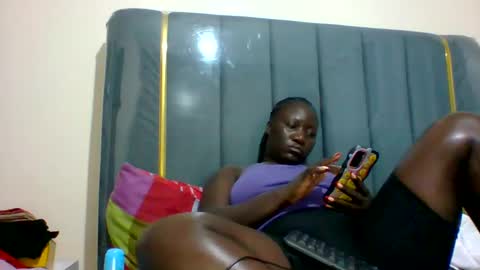 Snapshot of ladyblossoms19 chatting on December 22, 2024, 7:21 pm lindah32 online show from December 22, 2024, 7:21 pm