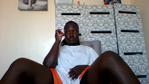 Snapshot of ladyblossoms19 chatting on December 30, 2024, 2:19 pm lindah32 online show from December 30, 2024, 2:19 pm