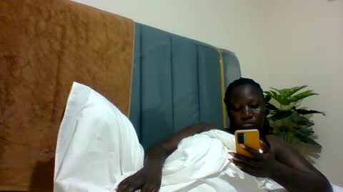 Snapshot of ladyblossoms19 chatting on December 30, 2024, 11:28 pm lindah32 online show from December 30, 2024, 11:28 pm