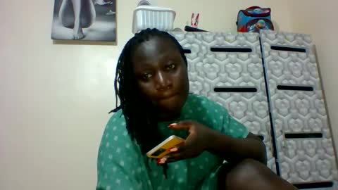 Snapshot of ladyblossoms19 chatting on December 31, 2024, 9:39 pm lindah32 online show from December 31, 2024, 9:39 pm