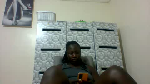 Snapshot of ladyblossoms19 chatting on January 6, 2025, 6:52 pm lindah32 online show from January 6, 2025, 6:52 pm