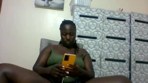 Snapshot of ladyblossoms19 chatting on January 7, 2025, 5:20 pm lindah32 online show from January 7, 2025, 5:20 pm