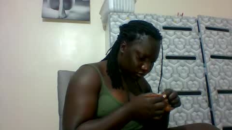 Snapshot of ladyblossoms19 chatting on January 7, 2025, 8:21 pm lindah32 online show from January 7, 2025, 8:21 pm