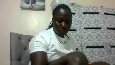 Snapshot of ladyblossoms19 chatting on January 11, 2025, 6:12 pm lindah32 online show from January 11, 2025, 6:12 pm