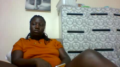 Snapshot of ladyblossoms19 chatting on January 14, 2025, 6:07 pm lindah32 online show from January 14, 2025, 6:07 pm