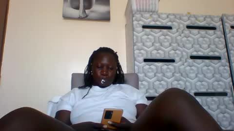 Snapshot of ladyblossoms19 chatting on January 16, 2025, 12:31 pm lindah32 online show from January 16, 2025, 12:31 pm