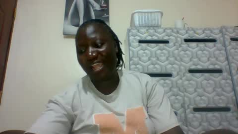 Snapshot of ladyblossoms19 chatting on January 22, 2025, 9:43 pm lindah32 online show from January 22, 2025, 9:43 pm