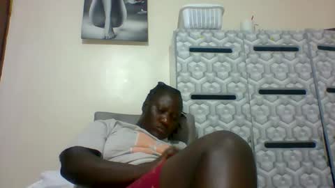 Snapshot of ladyblossoms19 chatting on January 23, 2025, 12:46 am lindah32 online show from January 23, 2025, 12:46 am