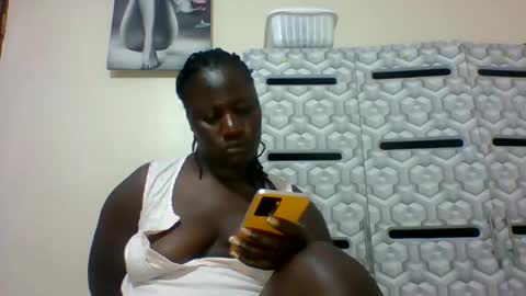 Snapshot of ladyblossoms19 chatting on January 28, 2025, 1:18 am lindah32 online show from January 28, 2025, 1:18 am