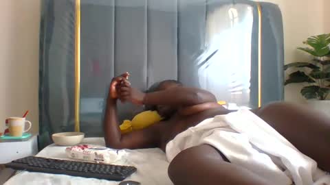 Snapshot of ladyblossoms19 chatting on February 12, 2025, 11:40 am lindah32 online show from February 12, 2025, 11:40 am