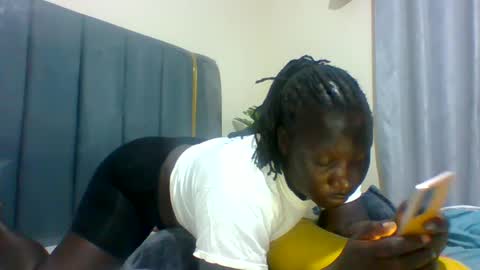 Snapshot of ladyblossoms19 chatting on February 14, 2025, 12:51 am lindah32 online show from February 14, 2025, 12:51 am