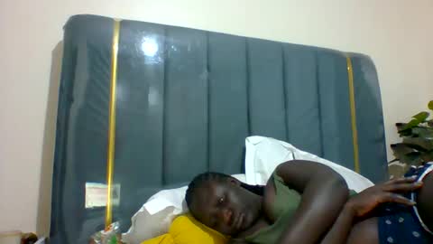 Snapshot of ladyblossoms19 chatting on February 23, 2025, 4:13 pm lindah32 online show from February 23, 2025, 4:13 pm