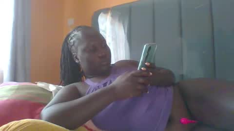 Snapshot of ladyblossoms19 chatting on September 30, 2025, 9:25 am lindah32 online show from September 30, 2025, 9:25 am