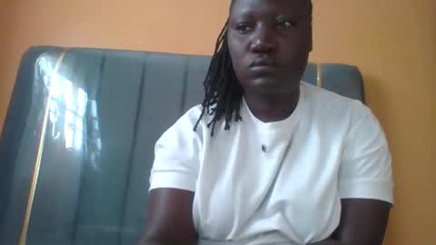 Snapshot of ladyblossoms19 chatting on October 10, 2025, 5:06 am lindah32 online show from October 10, 2025, 5:06 am