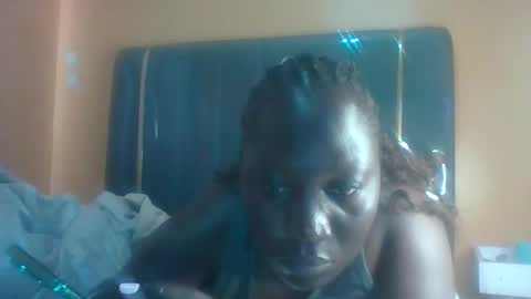 Snapshot of ladyblossoms19 chatting on October 29, 2025, 9:44 am lindah32 online show from October 29, 2025, 9:44 am