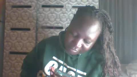 Snapshot of ladyblossoms19 chatting on November 14, 2025, 9:35 pm lindah32 online show from November 14, 2025, 9:35 pm