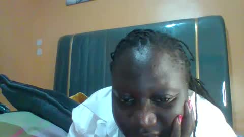 Snapshot of ladyblossoms19 chatting on January 31, 2026, 11:14 pm lindah32 online show from January 31, 2026, 11:14 pm