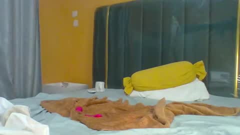 Snapshot of ladyblossoms19 chatting on February 4, 2026, 12:05 am lindah32 online show from February 4, 2026, 12:05 am