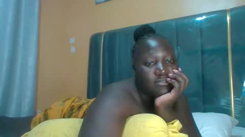 Snapshot of ladyblossoms19 chatting on February 15, 2026, 5:42 pm lindah32 online show from February 15, 2026, 5:42 pm