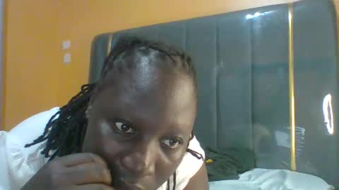 lindah32 online show from June 3, 2026, 2:33 pm