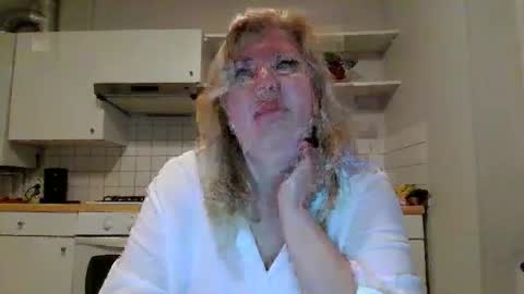 ladycharisma online show from April 17, 2026, 8:34 pm