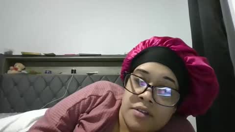 Snapshot of ladycinnabon chatting on February 24, 2025, 2:08 am Stephanie online show from February 24, 2025, 2:08 am