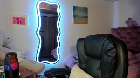 leidy daniela online show from March 3, 2025, 7:43 am