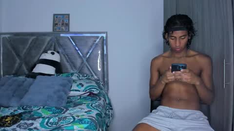 LagoSantos online show from November 25, 2025, 8:42 pm