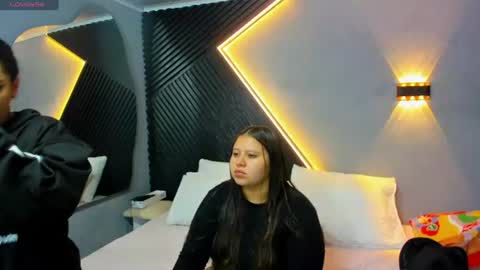 Snapshot of laia_and_aloby chatting on July 21, 2026, 1:41 am online show from July 21, 2026, 1:41 am