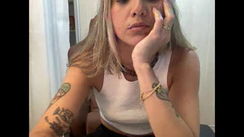 Snapshot of lailayourangel chatting on December 4, 2025, 11:35 pm lailayourangel online show from December 4, 2025, 11:35 pm