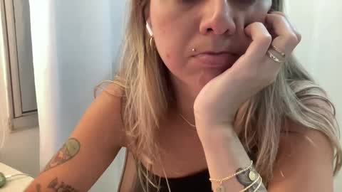 Snapshot of lailayourangel chatting on December 22, 2025, 12:40 am lailayourangel online show from December 22, 2025, 12:40 am