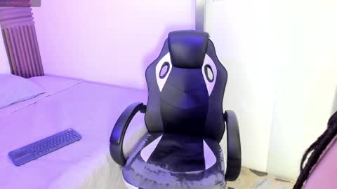 lalabunny01 online show from April 6, 2026, 4:43 am