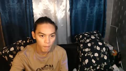 lalakinghugecock_2 online show from December 18, 2024, 9:25 am
