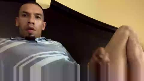 lalo112233vaz online show from May 12, 2026, 2:03 pm