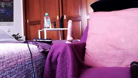 Lola online show from July 16, 2026, 6:03 pm