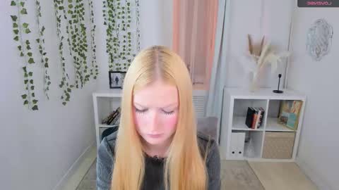 Snapshot of laly_peach chatting on October 1, 2025, 11:27 am Laly online show from October 1, 2025, 11:27 am