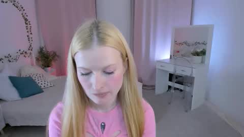 Snapshot of laly_peach chatting on October 2, 2025, 12:34 pm Laly online show from October 2, 2025, 12:34 pm